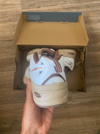 Zapatillas New Balance 530 - Blancas y Marrones