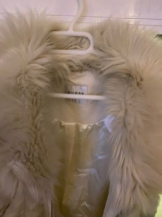Chaqueta beige sin mangas