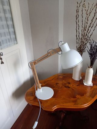 Lámpara de mesa .