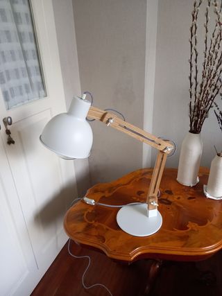 Lámpara de mesa .