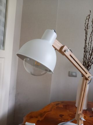 Lámpara de mesa .