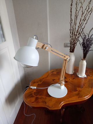 Lámpara de mesa .