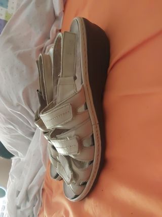 Sandalias de piel beige