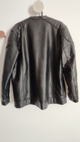 Chaqueta tipo cuero Primark (mangas ajustadas)