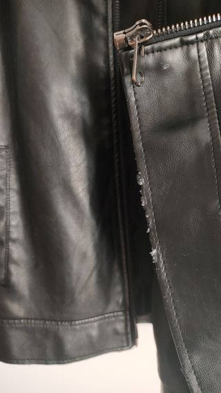 Chaqueta tipo cuero Primark (mangas ajustadas)