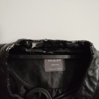 Chaqueta tipo cuero Primark (mangas ajustadas)