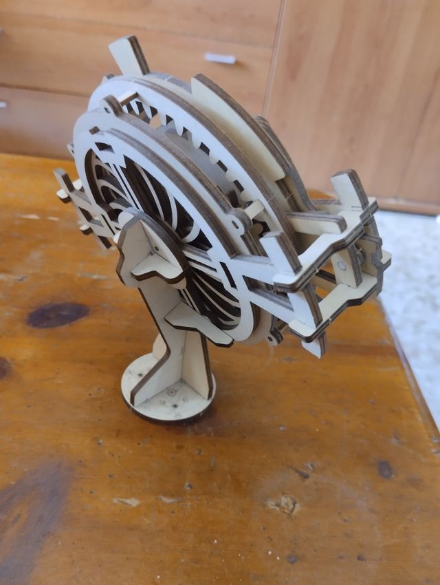 Calendario mecánico retro de madera