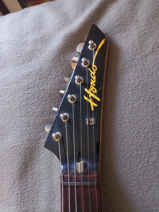 Hondo japon Superstrat configuración HSS y tremolo