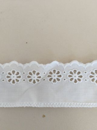 Puntilla bordada blanca floral algodón 