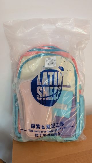 Mochila y estuche nuevos
