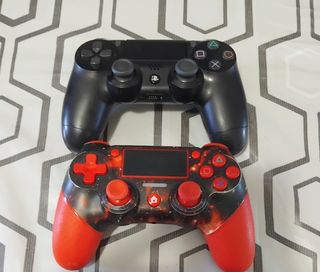 PS4 Slim 500GB - 2 Controller