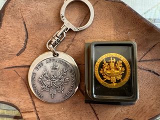Llavero e insignia Ministerio exteriores Francia 