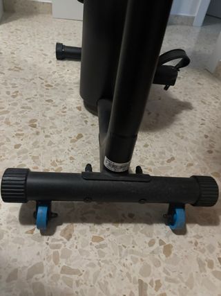 Bicicleta estática con ruedas