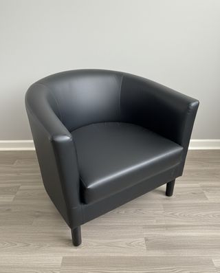 Sillón individual  Ikea tipo "tub" negro.