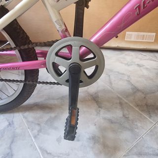 Bicicleta niña 20" T-20. Ruedas pinchadas. 