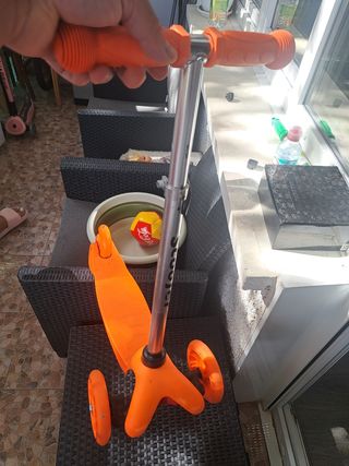 Patinete infantil naranja