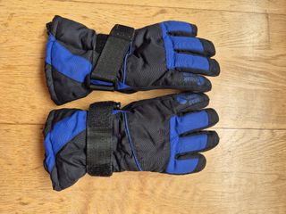 Pantalones y guantes nieve niño