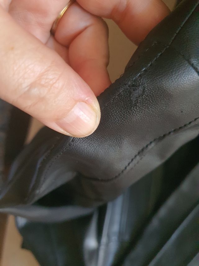 Chaqueta negra chica