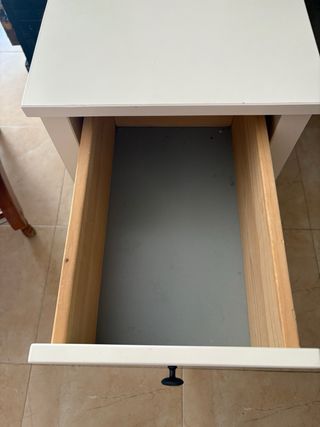 Mesita Ikea blanca