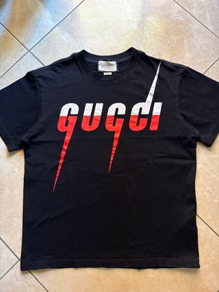 Maglietta Gucci nera e rossa
