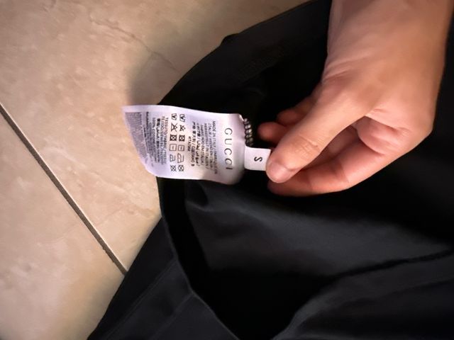 Maglietta Gucci nera e rossa