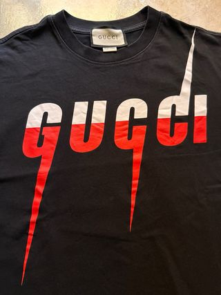Maglietta Gucci nera e rossa