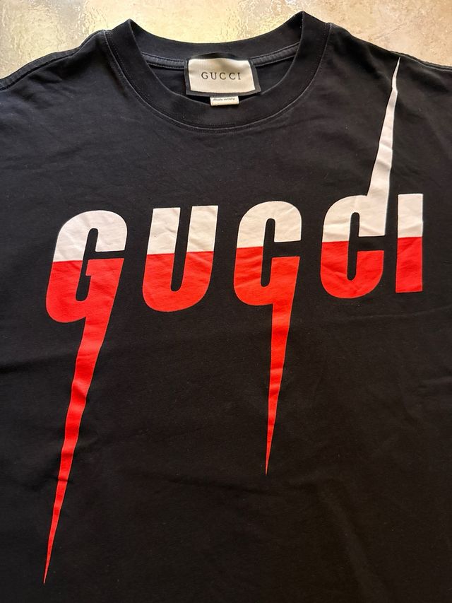 Maglietta Gucci nera e rossa
