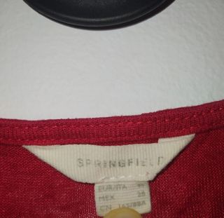 Camiseta roja sin mangas talla M
