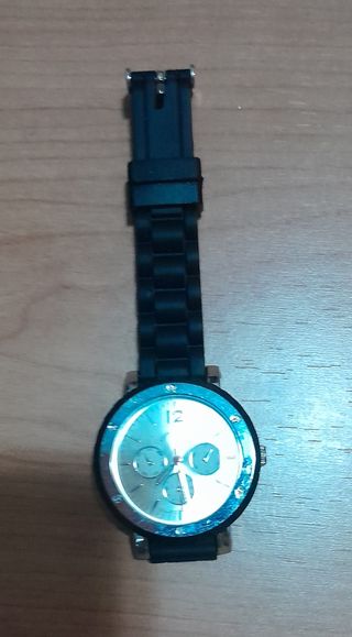 Reloj deportivo negro y plata