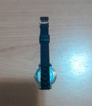 Reloj deportivo negro y plata
