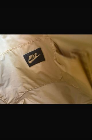 Bolsa Nike retro negra y dorada