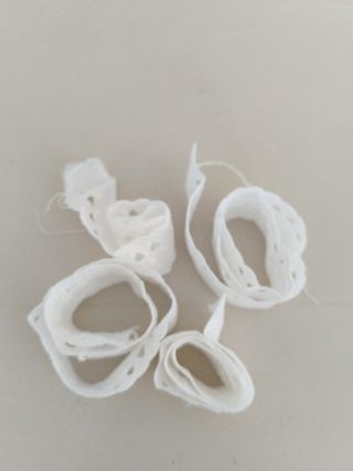 Puntilla bordada blanca