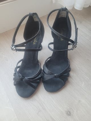 Sandalias baile negras tacón