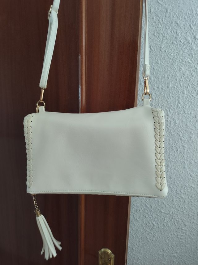 Bolso blanco.
