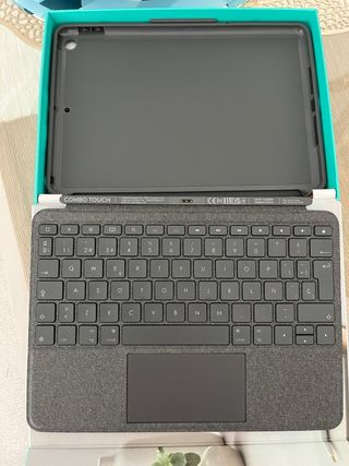 Logitech Combo Touch iPad 7/8/9ª Gen
