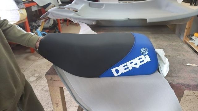 Kit vinilo termoahdesivo asiento derbi