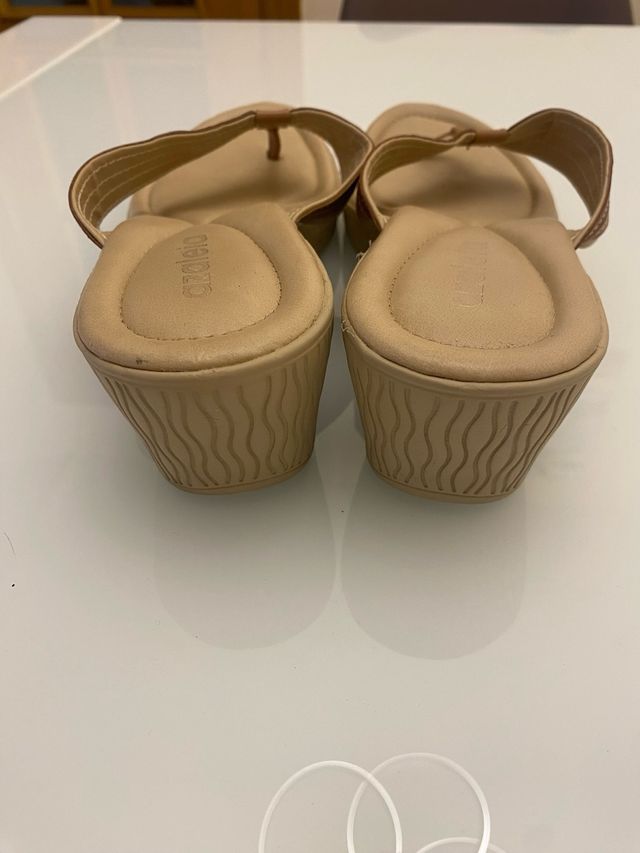 Sandalias Azaleia beige Talla 41.