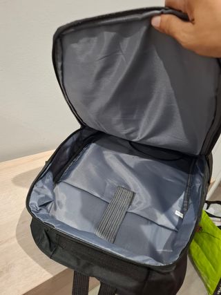 Mochila negra USB - Carga integrada