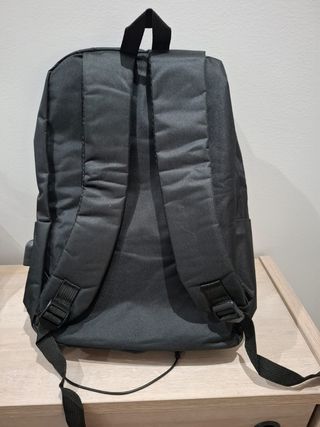 Mochila negra USB - Carga integrada