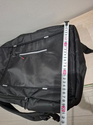 Mochila negra USB - Carga integrada