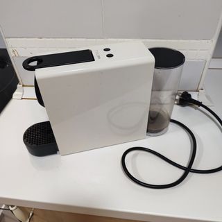 Cafetera Nespresso Krups blanca
