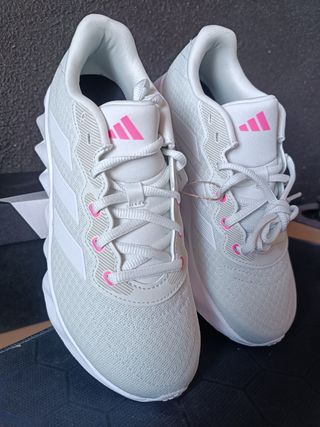Zapatillas Adidas deportivas 