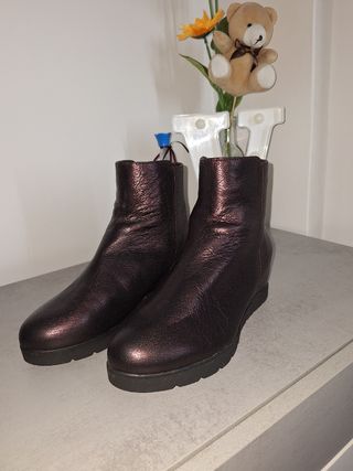 Botas Unisa tacón cuña marrón/moradas