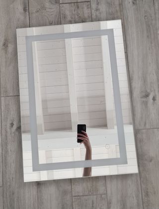 Specchi da parete retroilluminati LED 50 x 70 cm