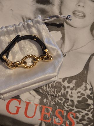 Pulsera Guess - Cadena dorada