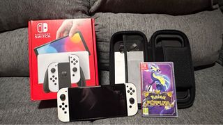Nintendo Switch OLED Blanca/Negra, Pokémon Púrpura