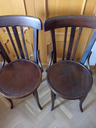 2 Sillas madera antiguas