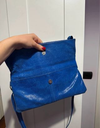 Pochette blu elettrico in pelle