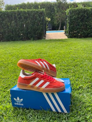 Zapatillas Adidas Gazelle rojas