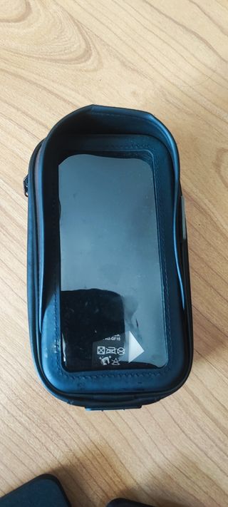 Soporte móvil  funda GPS , marca Shad